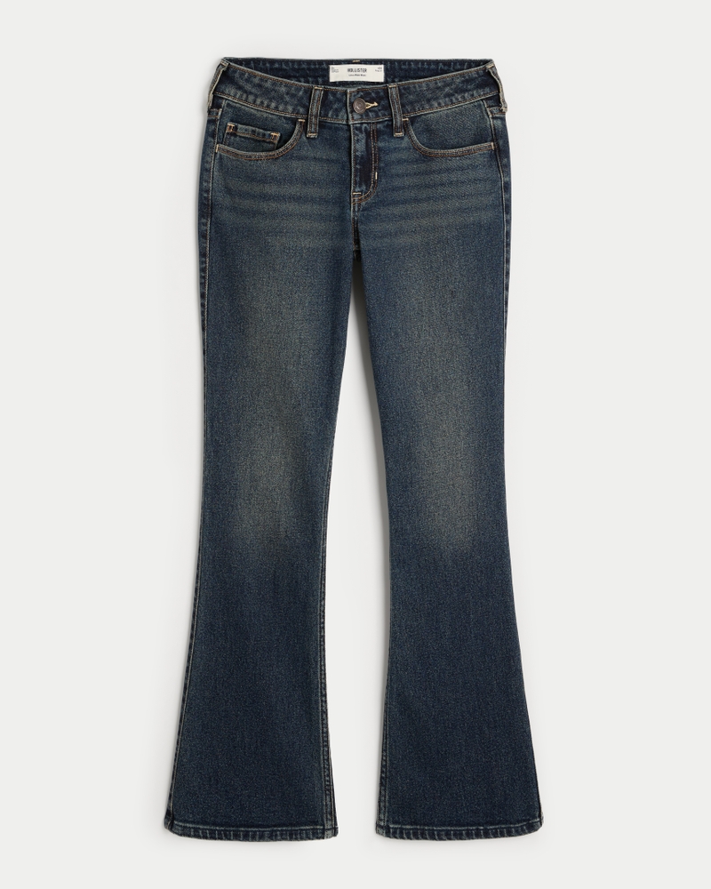 hüftig geschnittene mittelblaue bootcut-jeans mit blumenstickerei.