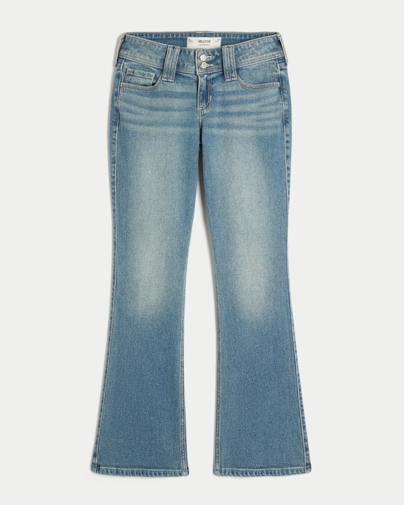 hüftig geschnittene mittelblaue bootcut-jeans mit blumenstickerei.