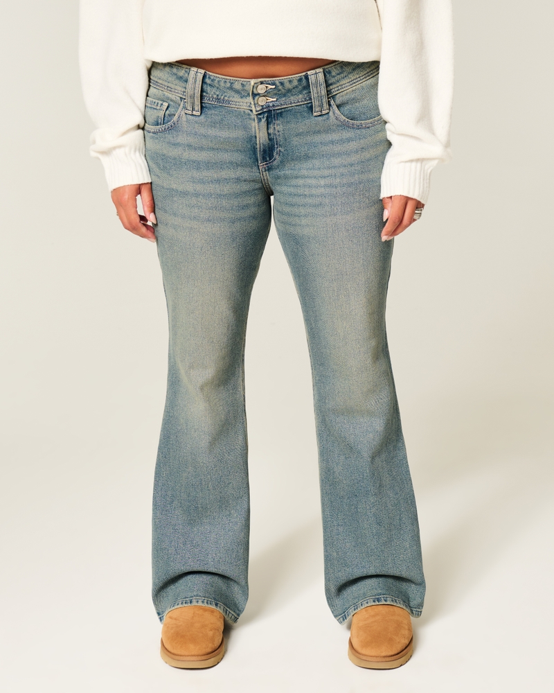 hüftig geschnittene leicht abgenutzte bootcut-jeans in mittlerer waschung