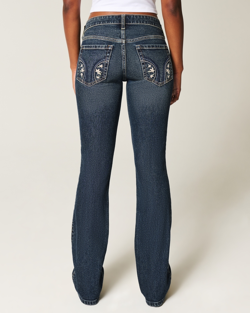 hüftig geschnittene leicht abgenutzte bootcut-jeans in mittlerer waschung