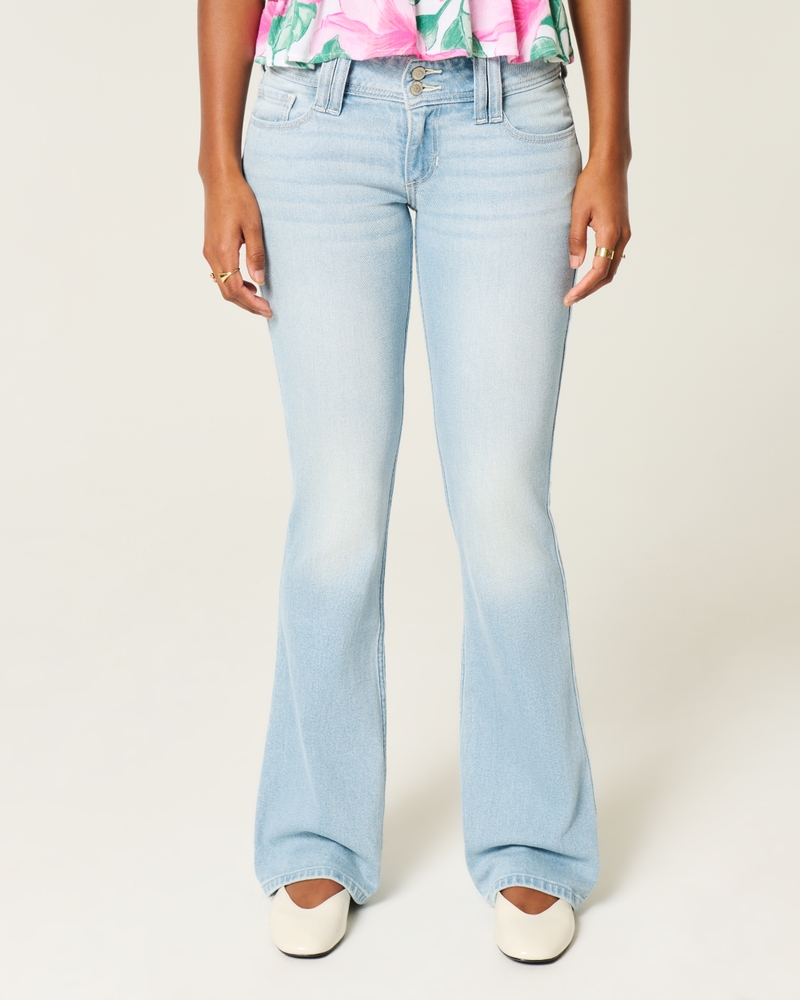 hüftig geschnittene leicht abgenutzte bootcut-jeans in mittlerer waschung