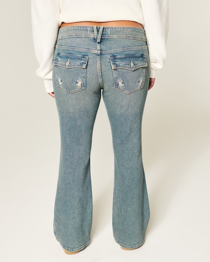 bootcut-jeans mit niedrigem bund schmetterlingsstickerei und mittlerer waschung