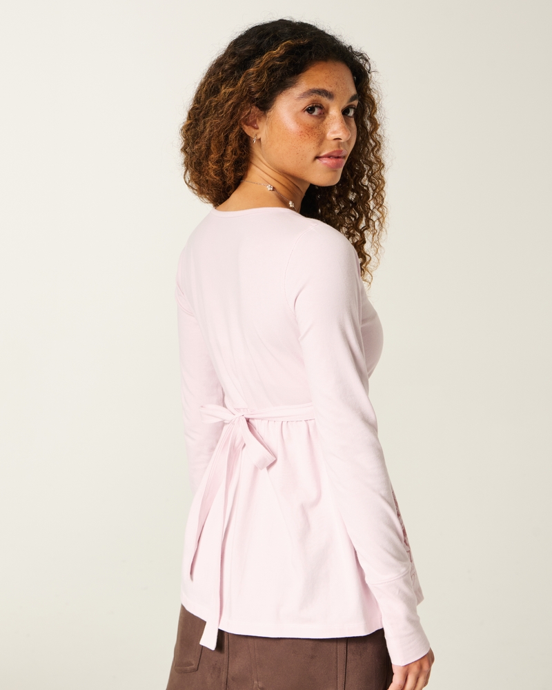 babydoll-top mit langen Ärmeln rüschenoberteil und brustmuster.