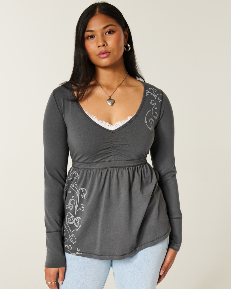 babydoll-top mit langen Ärmeln rüschenoberteil und brustmuster.