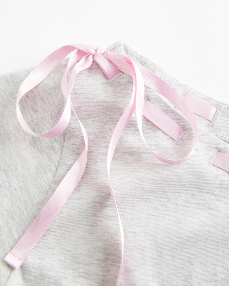 weit geschnittenes schulterfreies t-shirt mit bindeband vorne