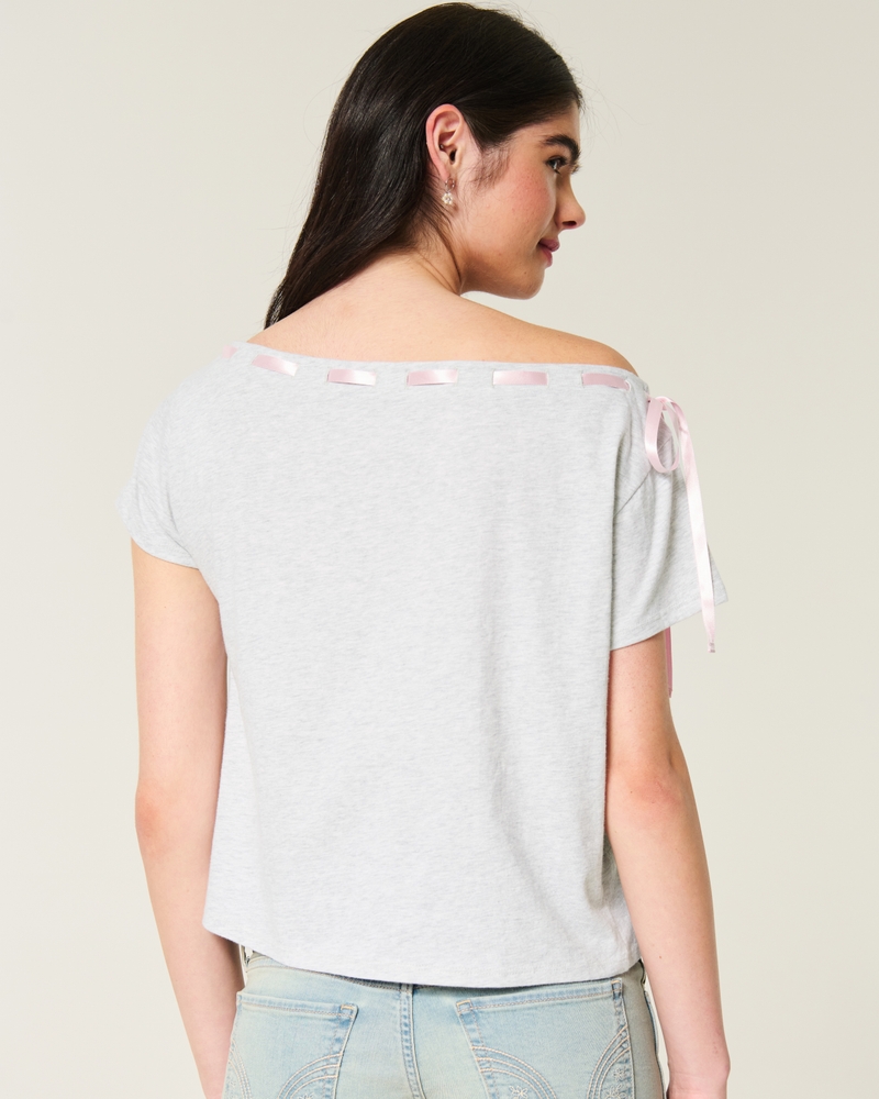 weit geschnittenes schulterfreies camouflage-t-shirt mit kordelzug