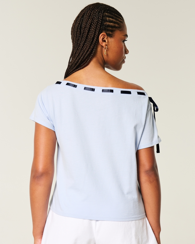weit geschnittenes schulterfreies camouflage-t-shirt mit kordelzug