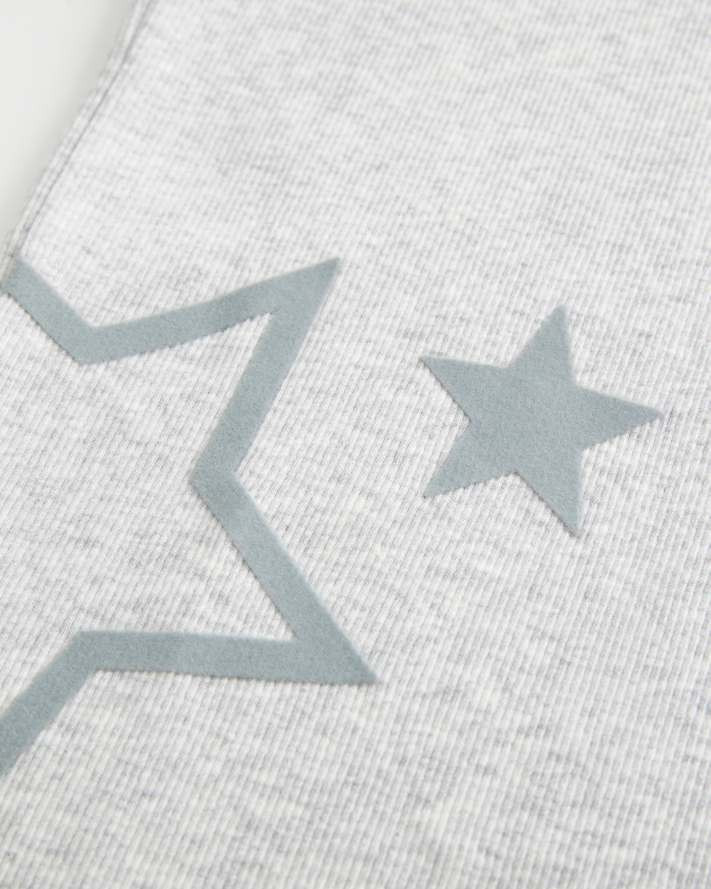 baby-t-shirt mit sternenmuster