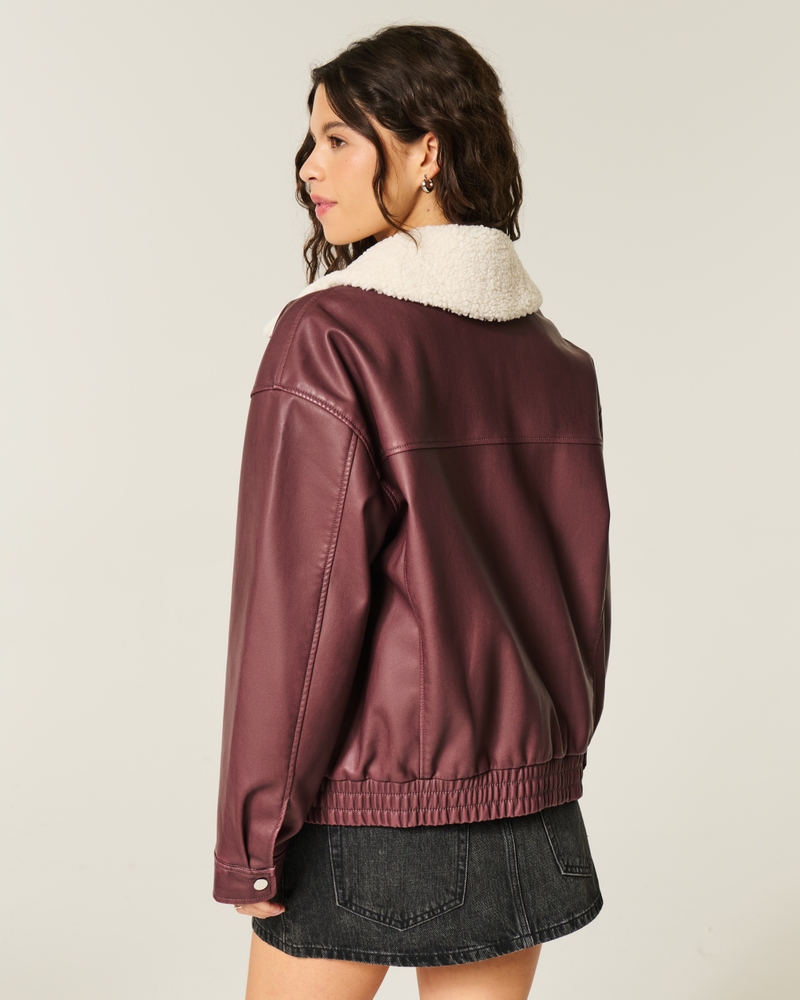 fliegerjacke aus kunstleder mit kragen aus lammwolle.
