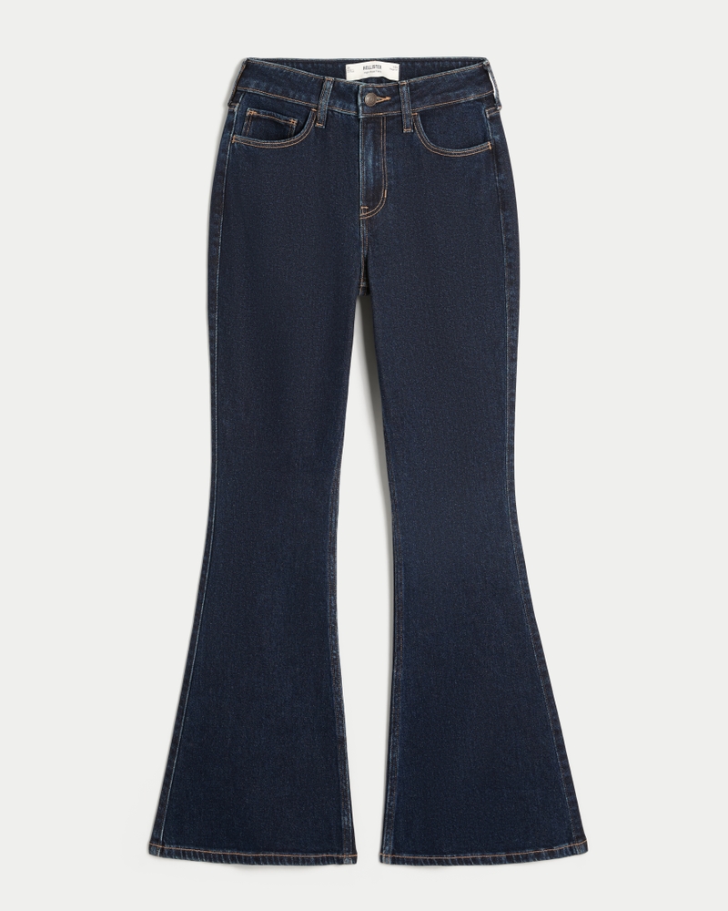 hochgeschnittene hellblaue jeans mit herzförmigen taschen und ausgestelltem bein