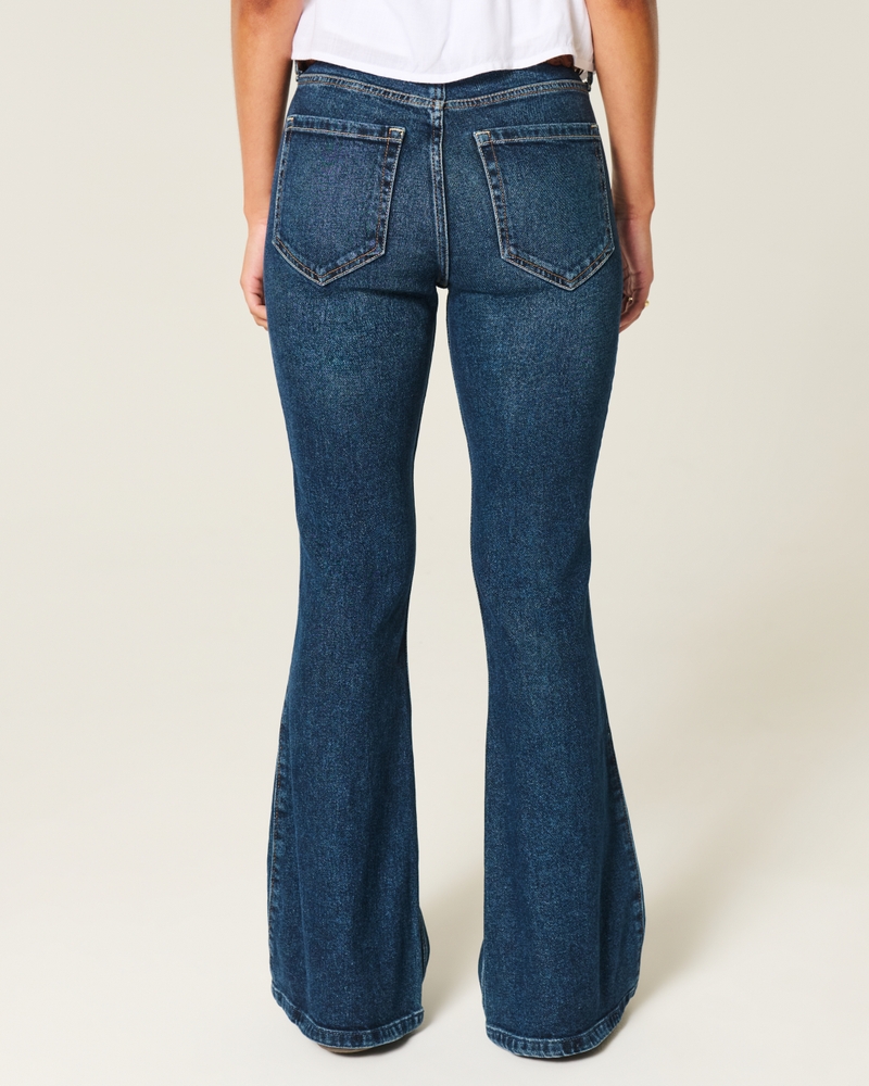 hochgeschnittene gewaschene schwarze schlagjeans mit stickereien
