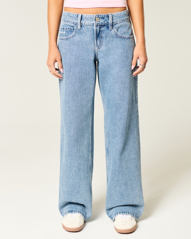 hüftig geschnittene mittelblaue jeans mit gestickten früchten und lockerer passform
