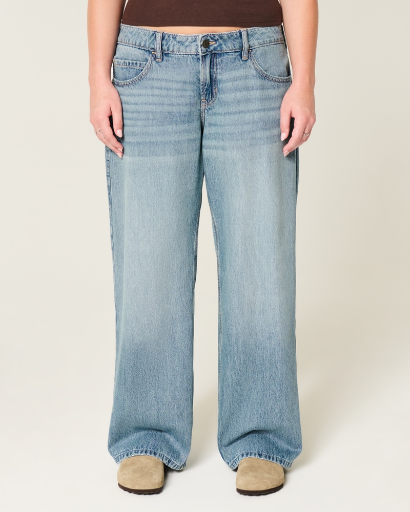 hüftig geschnittene mittelblaue jeans mit gestickten früchten und lockerer passform