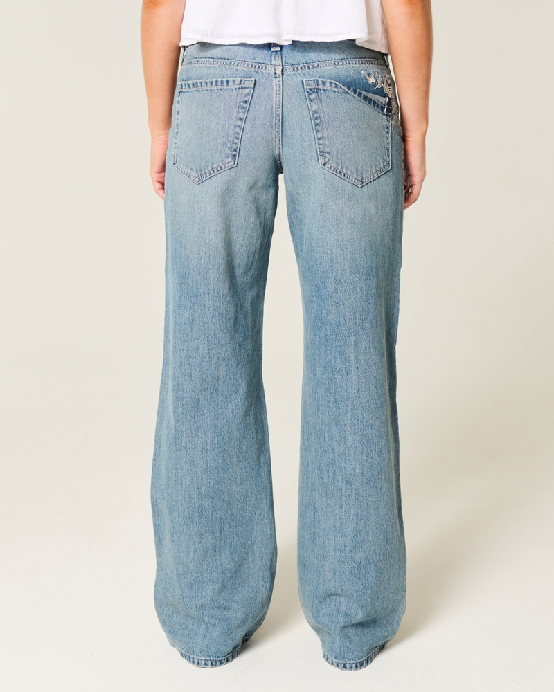 hüftig geschnittene mittelblaue jeans mit patchwork-muster und extraweitem schnitt.
