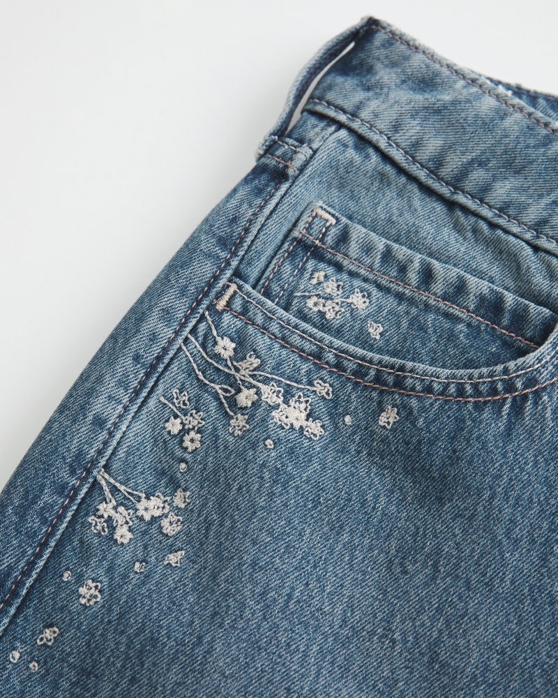hüftig geschnittene mittelblaue baggy-jeans