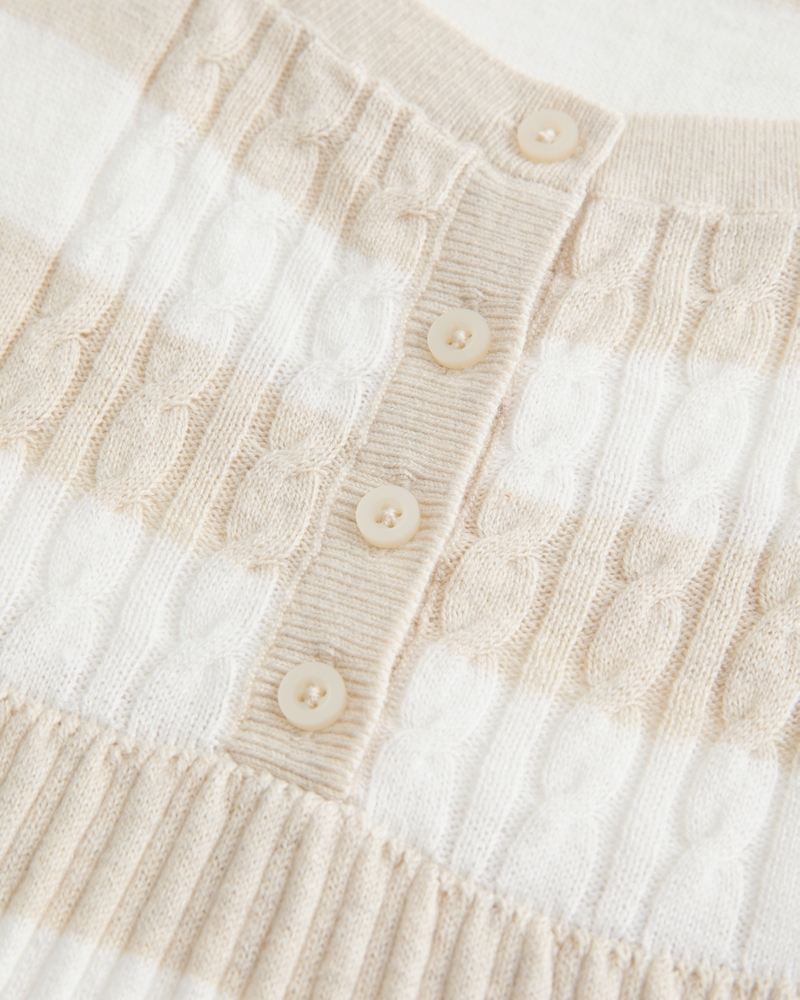 kurzärmeliges babydoll-top mit henley-kragen