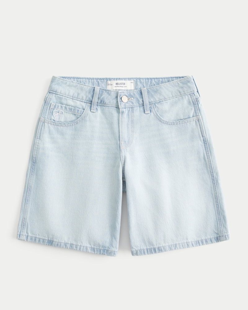 hüftig geschnittene hellblaue jeansshorts mit schleifenmuster lockere passform