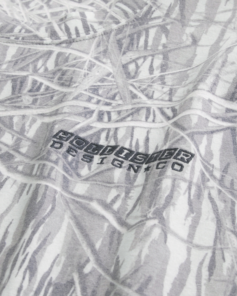 dickes quadratisch geschnittenes t-shirt mit rundhalsausschnitt und logo