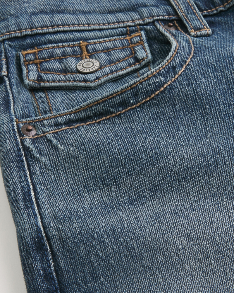 schwarze gewaschene bootcut-jeans mit aufgesetzten taschen