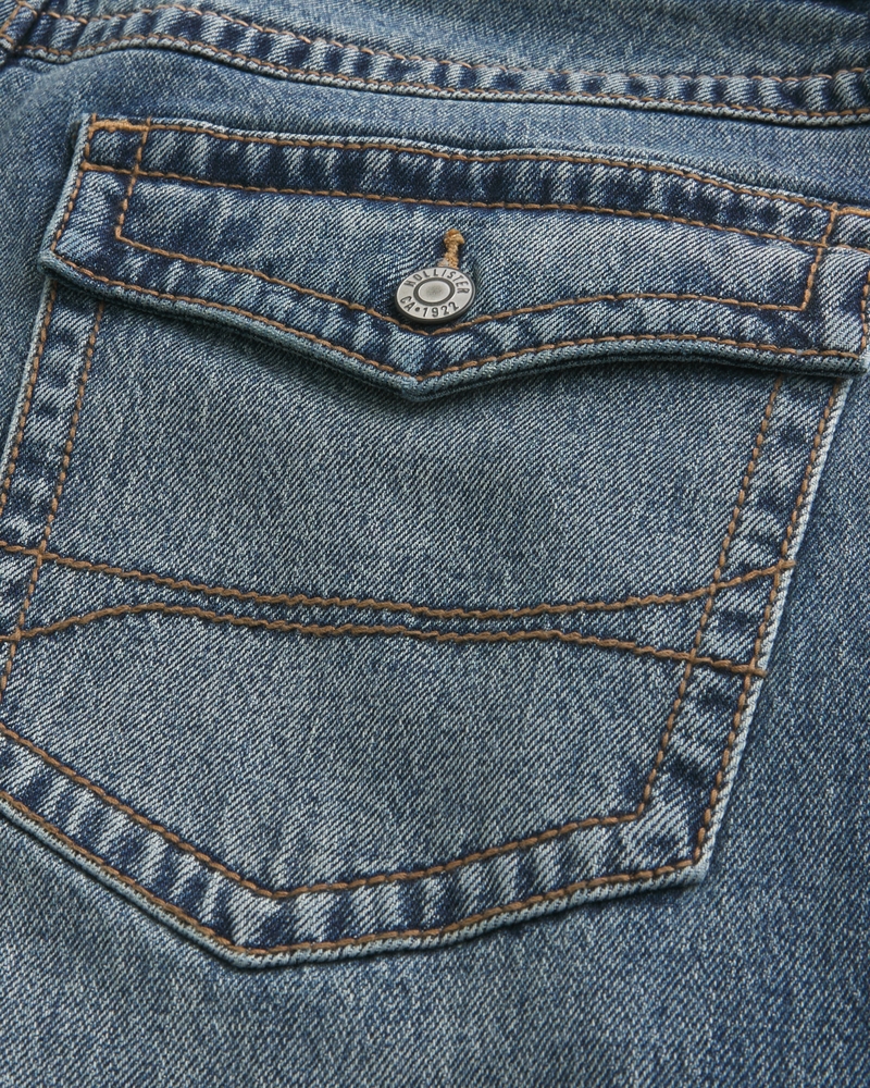 schwarze gewaschene bootcut-jeans mit aufgesetzten taschen