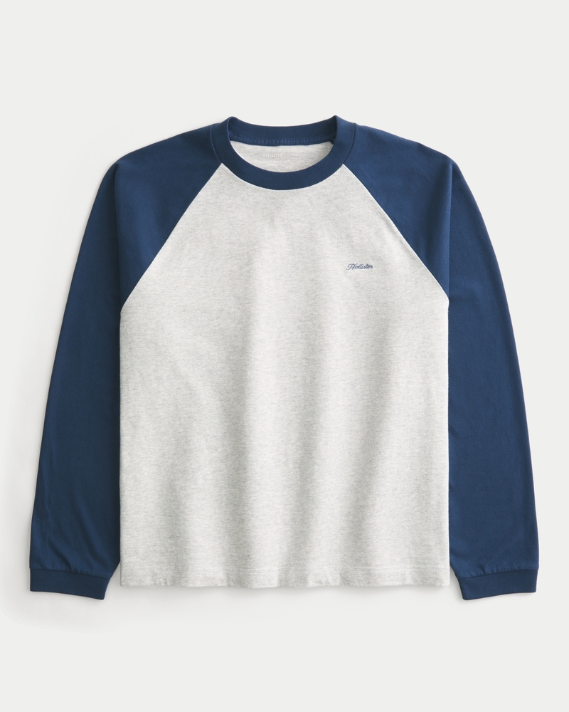 quadratisches kurzes schweres langarm-t-shirt mit logo und rundhalsausschnitt
