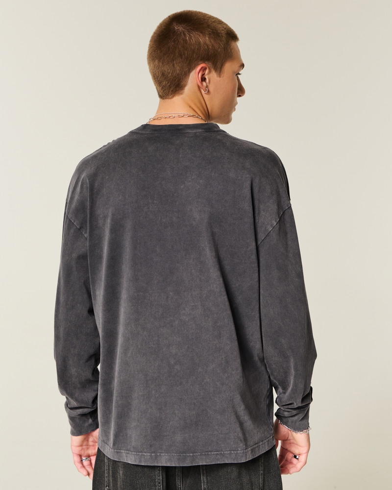 quadratisch geschnittenes schweres langarm-t-shirt mit grafikprint größe 22.