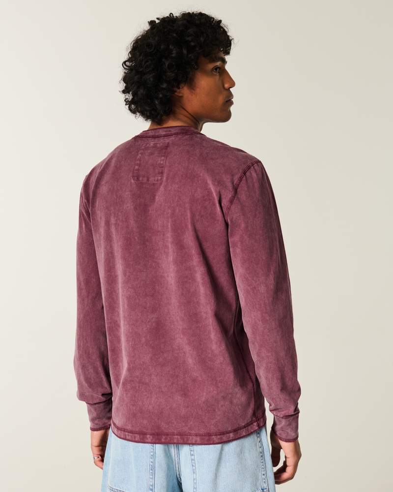limitierte holiday-edition henley-kragen-top mit charakteristischem print