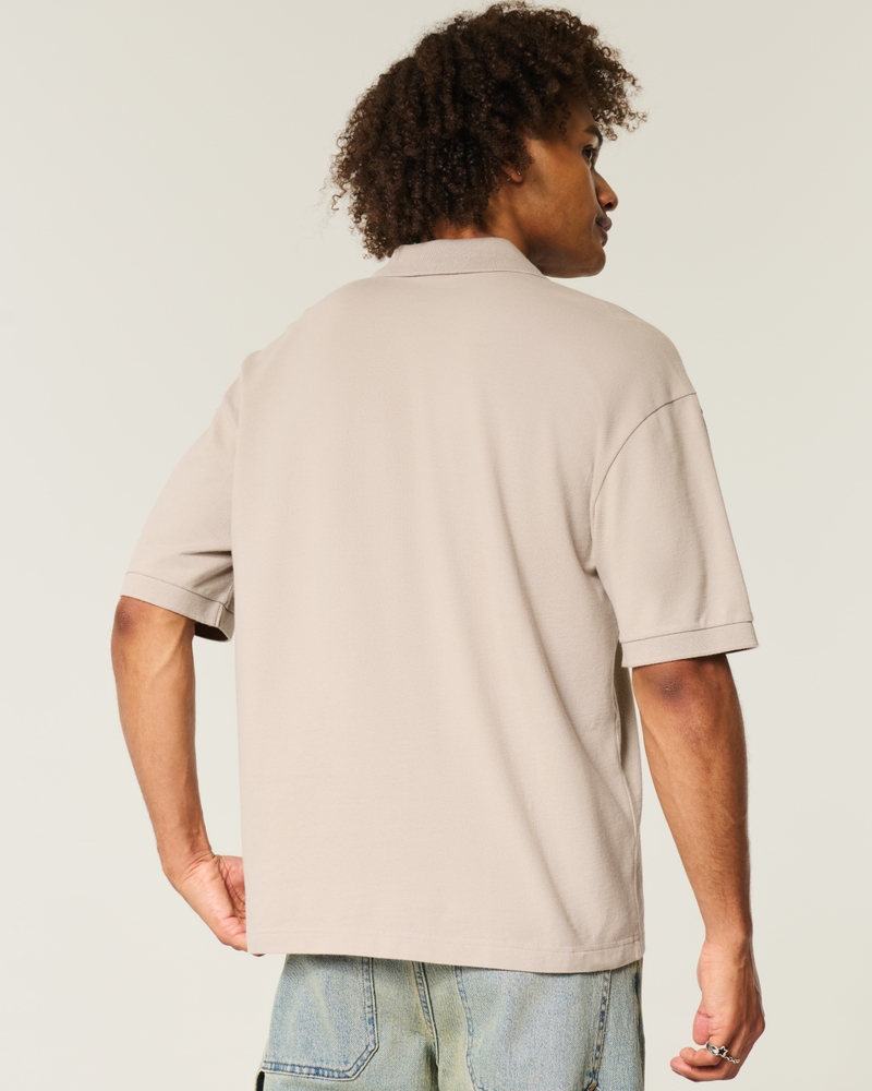 poloshirt mit quadratischem schnitt und kurzer waschung