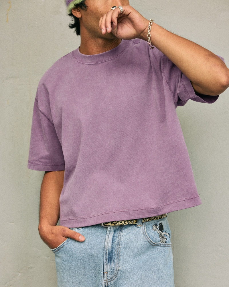 dickes kurzes t-shirt mit quadratischem rundhalsausschnitt
