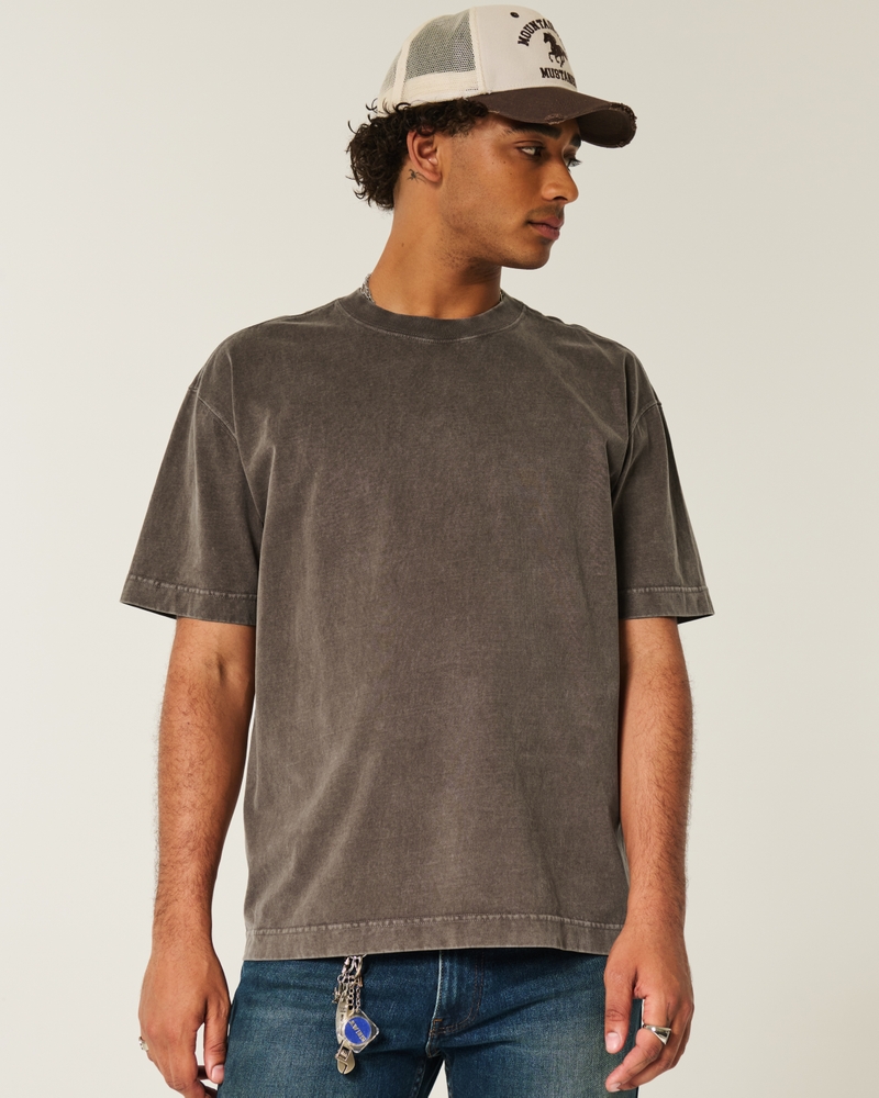 quadratisch geschnittenes strapazierfähiges t-shirt aus gewaschener baumwolle mit rundhalsausschnitt
