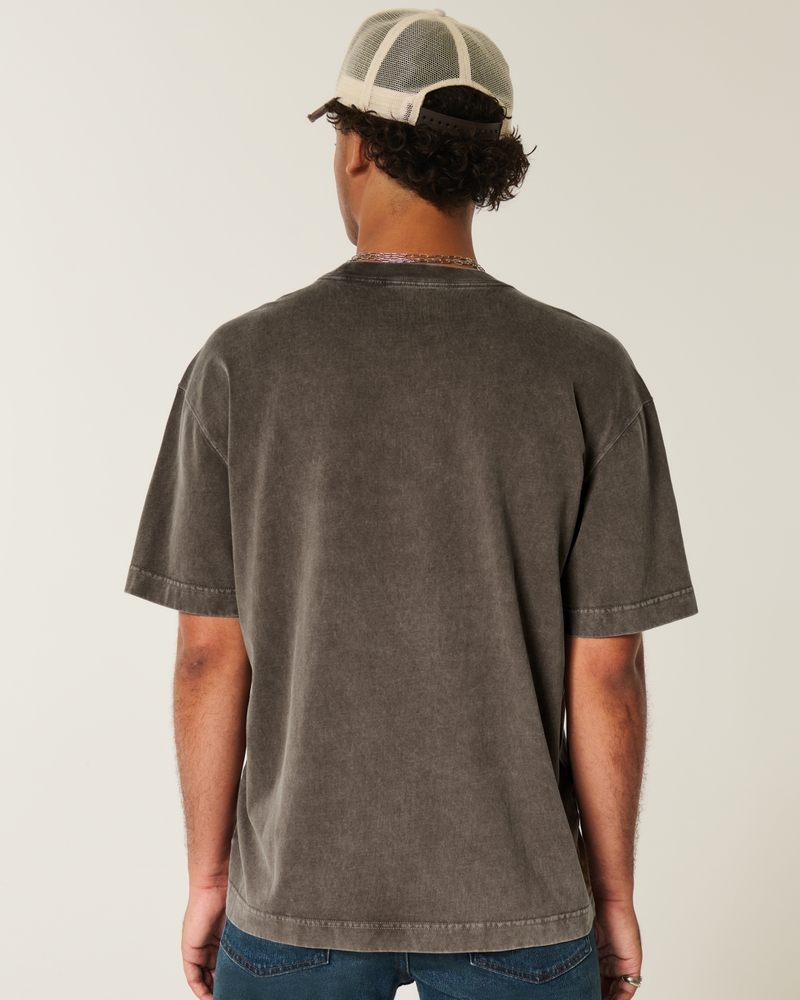 quadratisch geschnittenes strapazierfähiges t-shirt aus gewaschener baumwolle mit rundhalsausschnitt