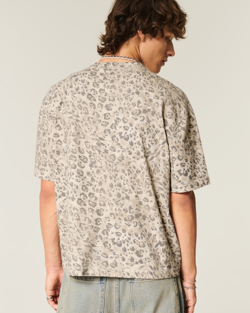 quadratisch geschnittenes kurzes robustes leopardenmuster-t-shirt mit rundhalsausschnitt