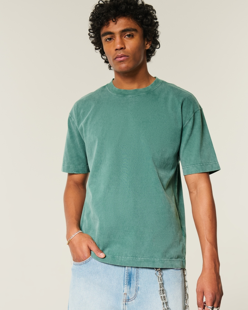 quadratisch geschnittenes strapazierfähiges t-shirt aus gewaschener baumwolle mit rundhalsausschnitt