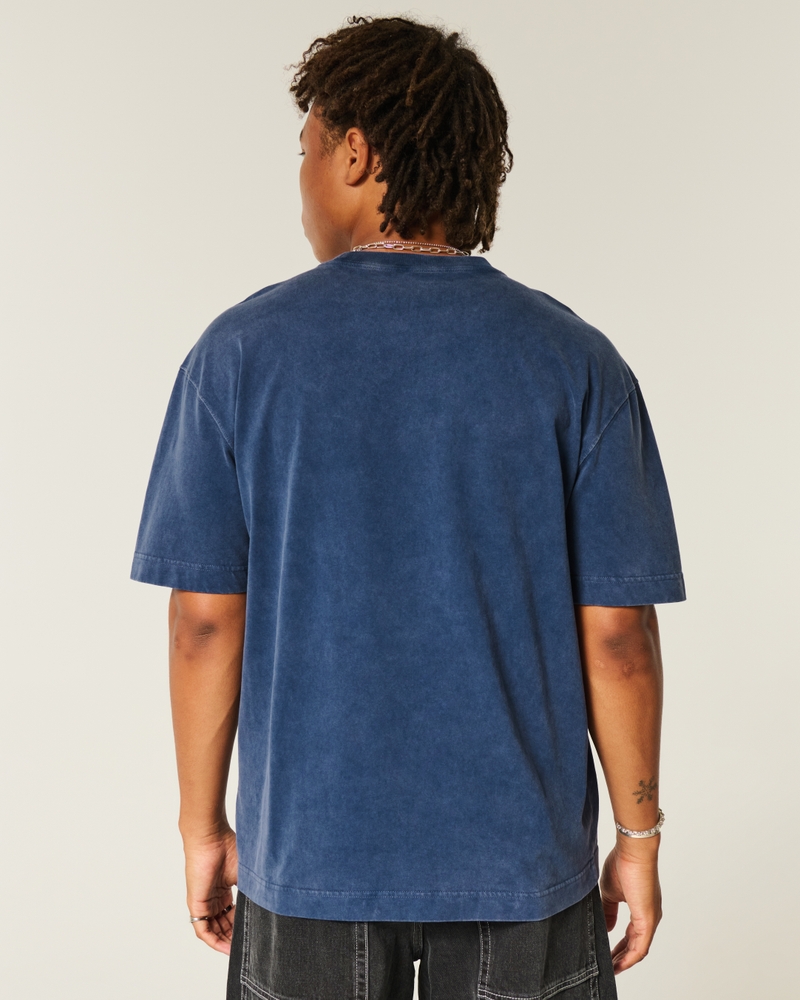 quadratisch geschnittenes strapazierfähiges t-shirt aus gewaschener baumwolle mit rundhalsausschnitt