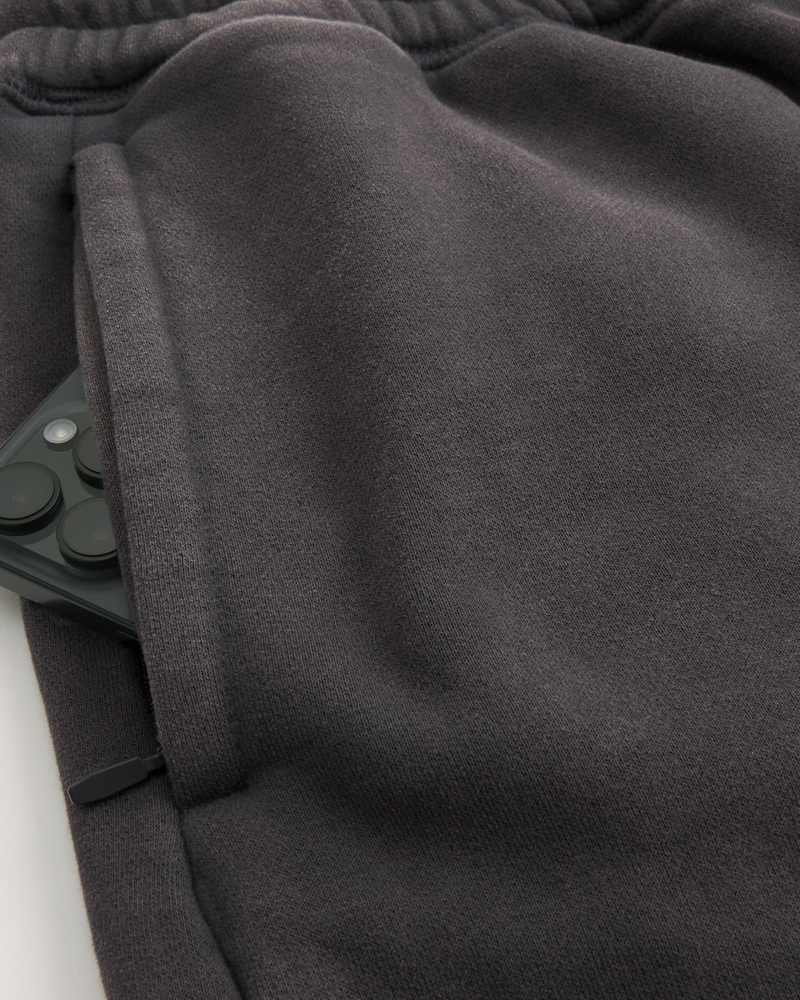 tasche mit spinnenstickerei locker sitzende jogginghose